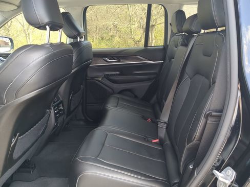 Certified 2023 Jeep Grand Cherokee Limited w/ Black Appearance Package image 12