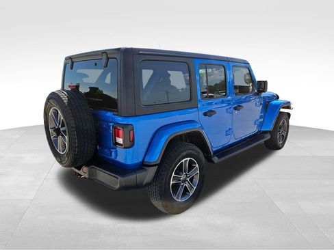Used 2023 Jeep Wrangler Unlimited Sahara w/ Cold Weather Group AWD/4WD image 7