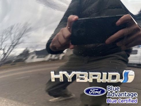 Used 2022 Toyota Prius LE image 10