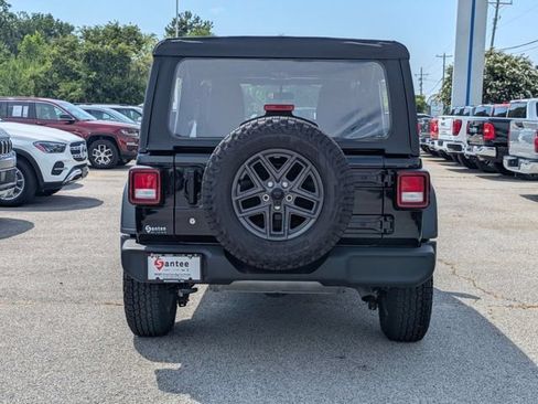 Used 2022 Jeep Wrangler Unlimited Sport AWD/4WD image 4