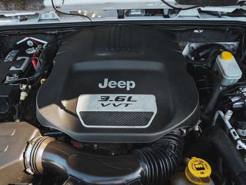 Used 2012 Jeep Wrangler Sahara image 34