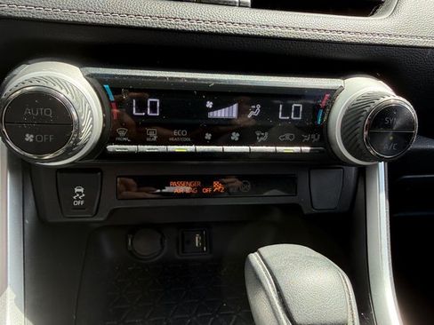 Used 2019 Toyota RAV4 LE AWD/4WD image 30