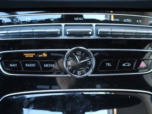 Used 2017 Mercedes-Benz E 300 4MATIC image 19