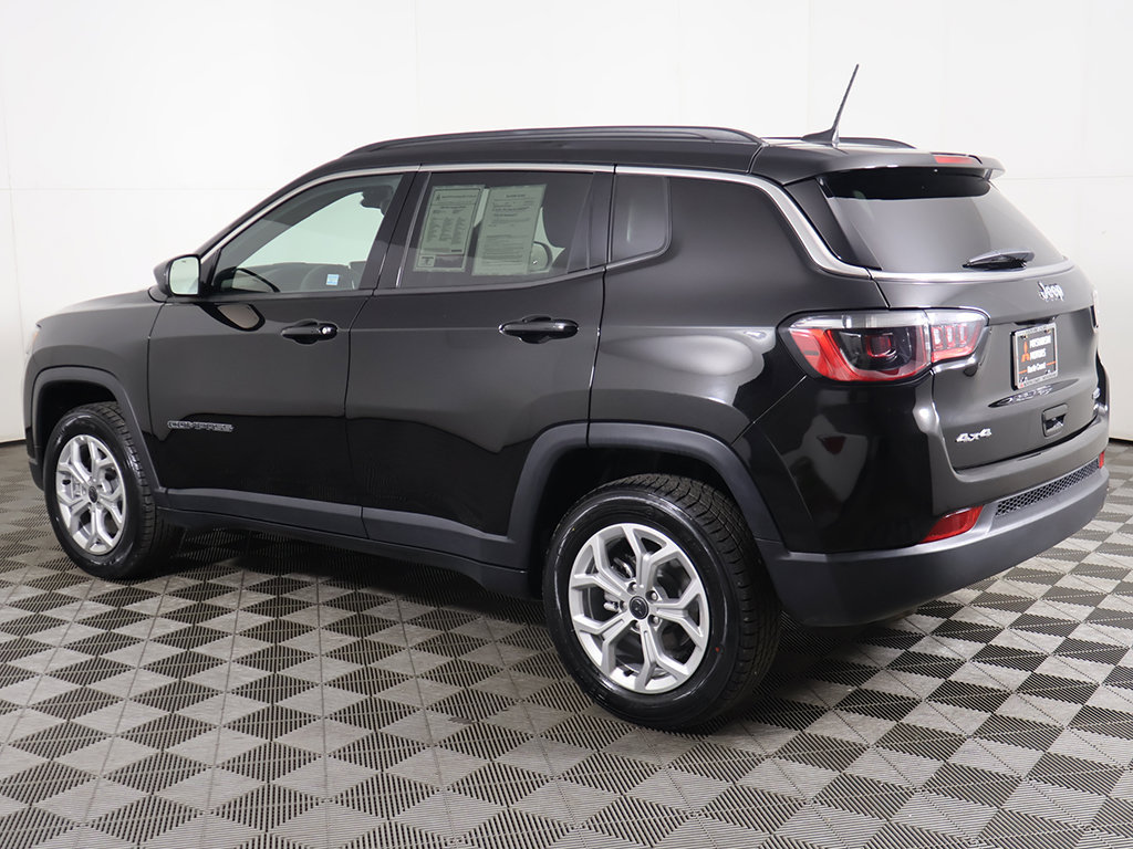 Used 2026 Jeep Compass Latitude AWD/4WD image 11