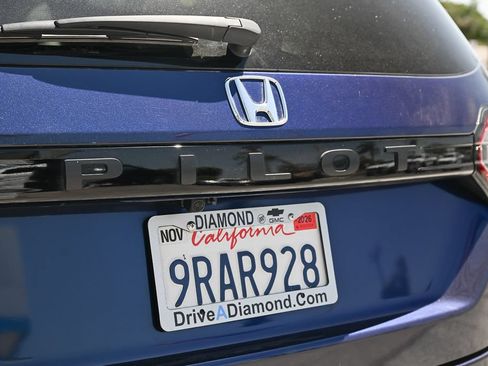 Used 2025 Honda Pilot EX-L image 13