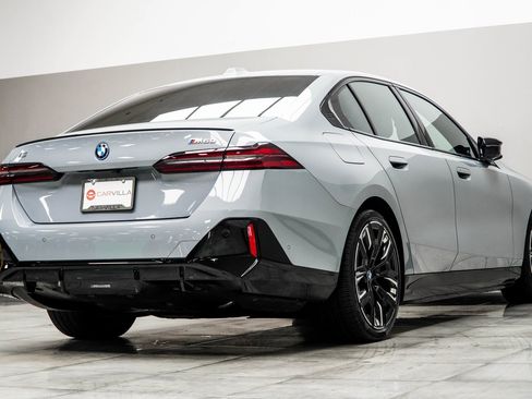 Used 2025 BMW i5 M60 w/ Premium Package image 12