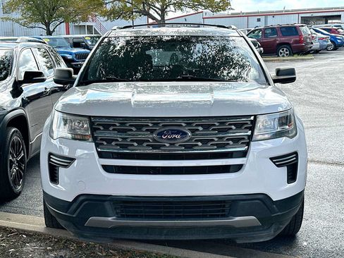Used 2018 Ford Explorer XLT AWD/4WD image 2