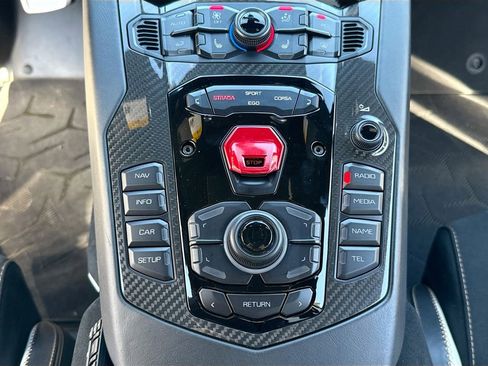 Used 2019 Lamborghini Aventador SVJ image 26