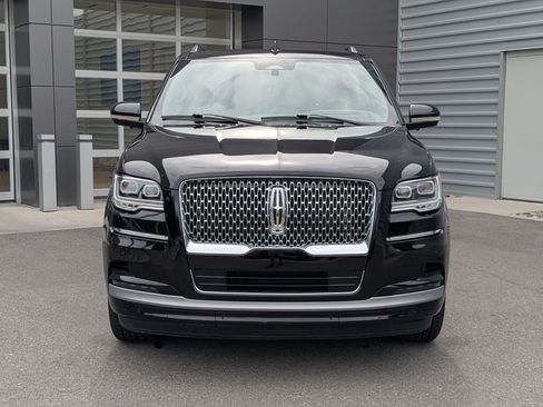 Used 2024 Lincoln Navigator Reserve AWD/4WD image 2