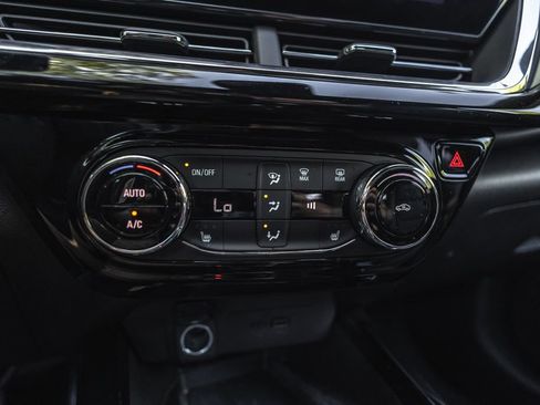 Used 2025 Chevrolet Trax RS w/ Sunroof Package FWD image 16