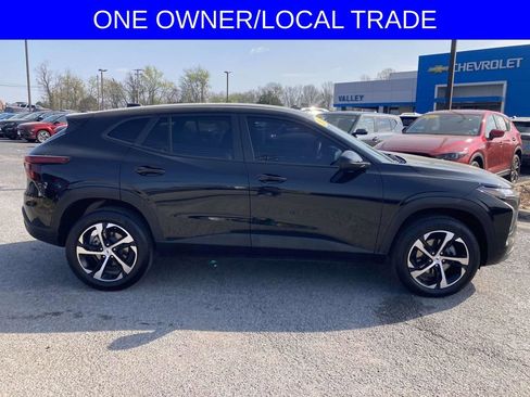 Used 2024 Chevrolet Trax RS image 2