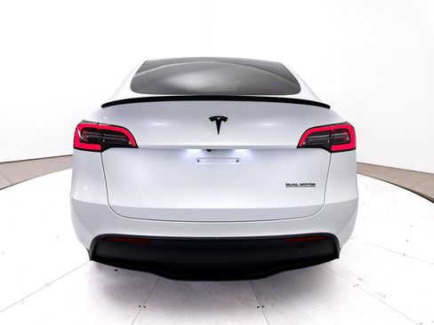 Used 2023 Tesla Model Y AWD image 17