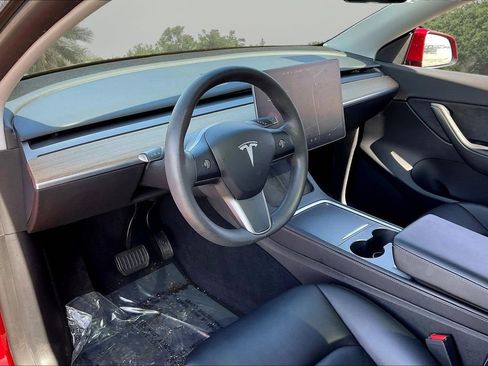 Used 2021 Tesla Model Y Long Range image 16