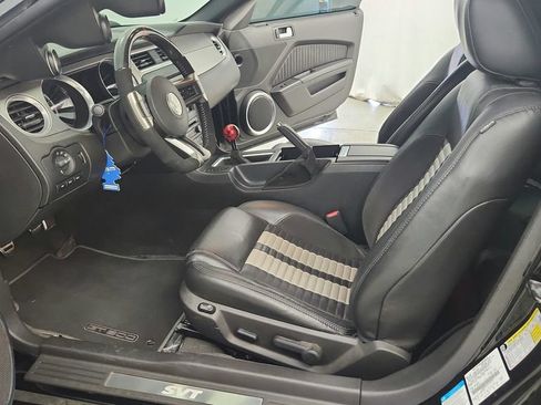 Used 2010 Ford Mustang Shelby GT500 RWD image 28