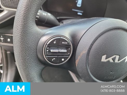 Used 2025 Kia Soul LX w/ LX Technology Package FWD image 26