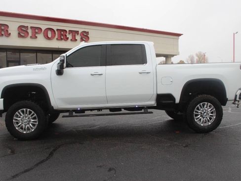 Used 2020 Chevrolet Silverado 2500 High Country w/ Technology Package AWD/4WD image 7