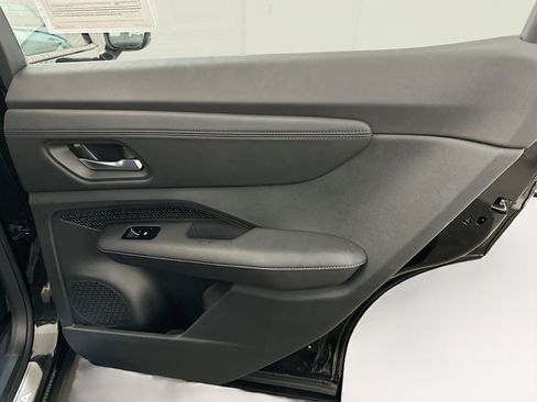 Used 2024 Nissan Ariya AWD image 31