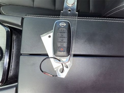 Certified 2025 Nissan Rogue SL w/ SL Premium Package image 34