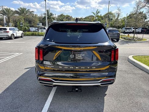 Used 2022 Kia Sorento SX image 3