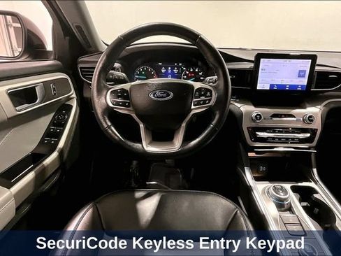 Used 2022 Ford Explorer XLT w/ XLT Sport Appearance Package AWD/4WD image 11
