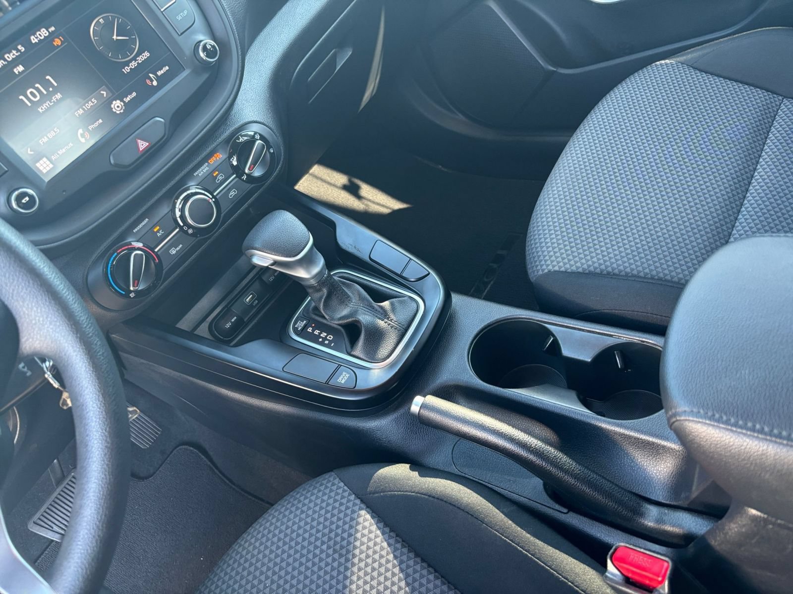 Used 2025 Kia Soul LX w/ LX Technology Package FWD image 38