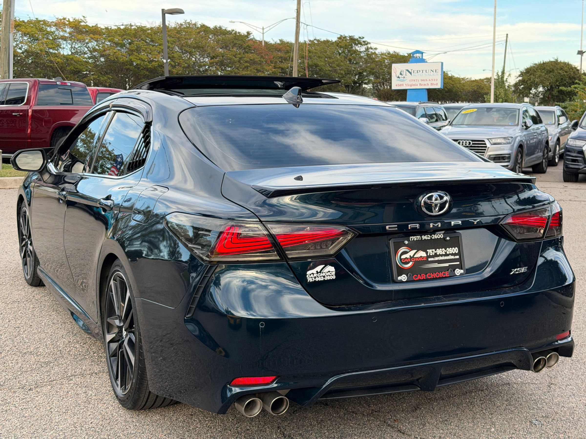 Used 2018 Toyota Camry XSE FWD image 11