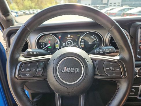 Used 2023 Jeep Wrangler Unlimited w/ Cold Weather Group AWD/4WD image 18