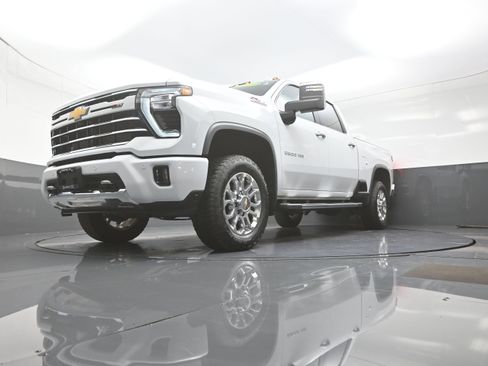 Used 2024 Chevrolet Silverado 2500 LTZ w/ LTZ Plus Package AWD/4WD image 11
