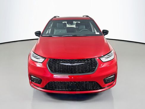 New 2026 Chrysler Pacifica Limited w/ Uconnect Theater Family Group image 2