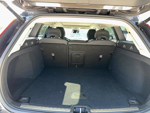 Certified 2025 Volvo V60 B5 Cross Country Plus image 27