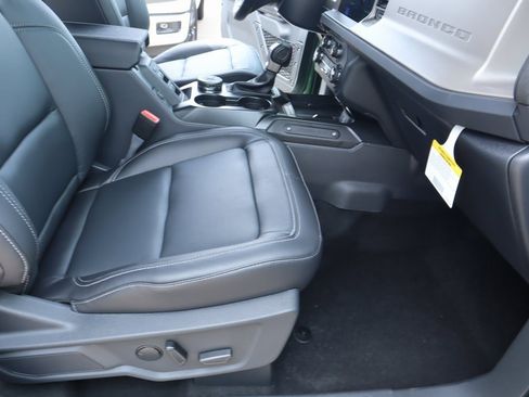 New 2025 Ford Bronco Outer Banks image 15