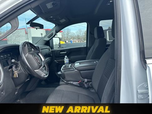 Used 2022 GMC Sierra 2500 SLE w/ SLE Convenience Package image 3