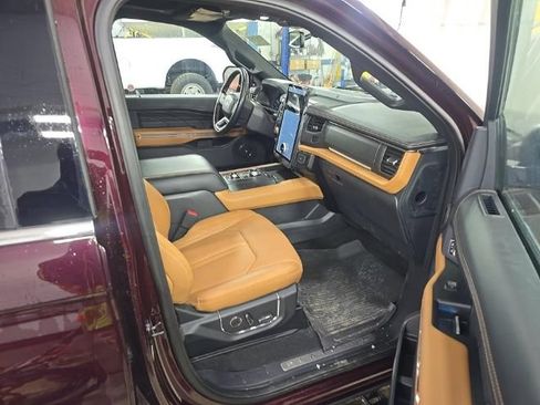 Certified 2024 Ford Expedition Platinum AWD/4WD image 9