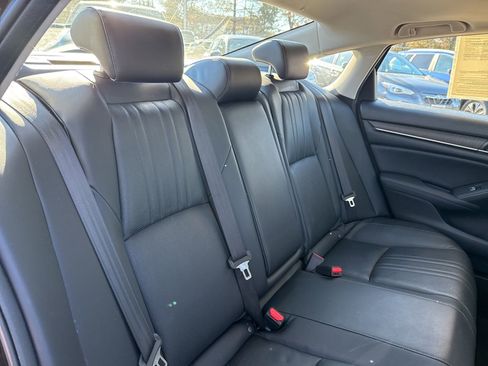 Used 2018 Honda Accord Touring image 16