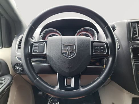 Used 2020 Dodge Grand Caravan SXT image 21