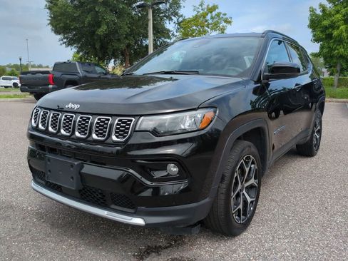 Used 2025 Jeep Compass Limited AWD/4WD image 2