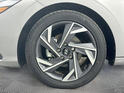 Certified 2025 Hyundai Elantra Sport image 31