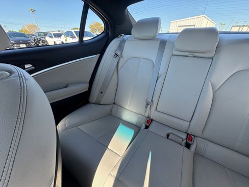 Used 2025 Genesis G70 2.5T image 39