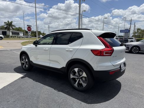 New 2026 Volvo XC40 B5 Plus w/ Climate Package AWD/4WD image 5