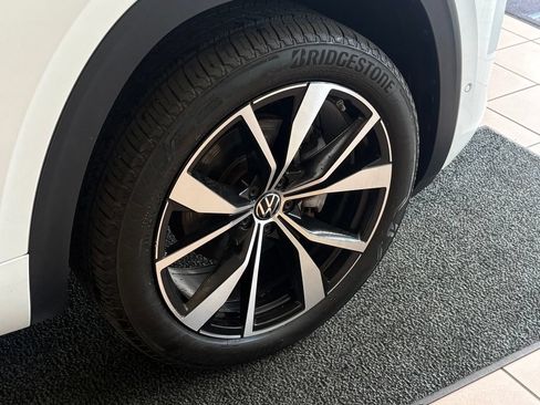 Used 2024 Volkswagen Atlas Cross Sport SEL Premium R-Line AWD/4WD image 19