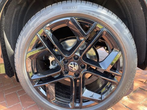 New 2026 Volkswagen Tiguan SE R-Line FWD image 8