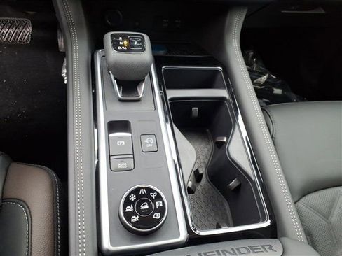 New 2026 Nissan Pathfinder Platinum image 14