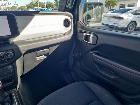 Used 2024 Jeep Wrangler Sport AWD/4WD image 17