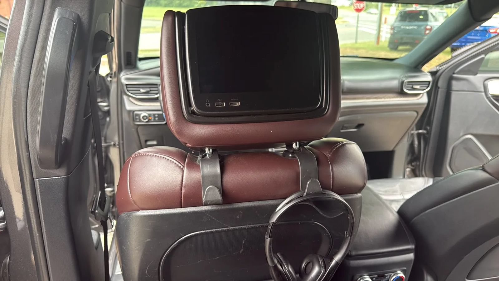 Used 2020 Ford Explorer Platinum w/ Premium Technology Package AWD/4WD image 15