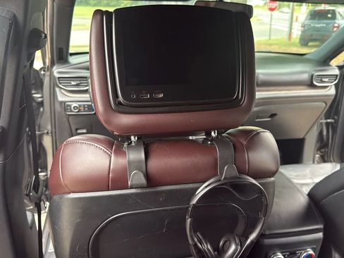 Used 2020 Ford Explorer Platinum w/ Premium Technology Package AWD/4WD image 15