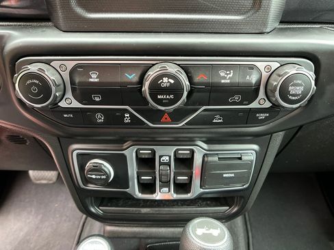 Used 2023 Jeep Wrangler Unlimited Sport AWD/4WD image 17