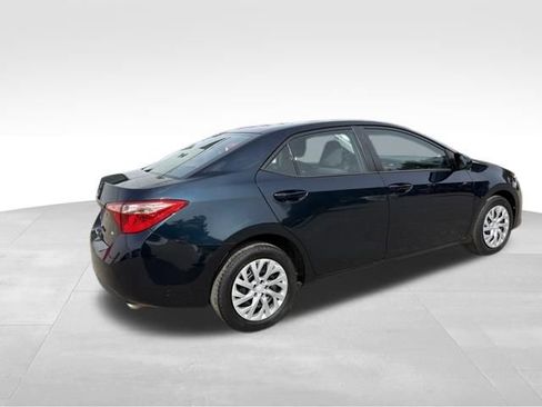 Used 2019 Toyota Corolla LE image 3
