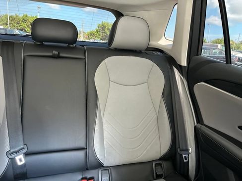 Certified 2025 Volkswagen Tiguan SE FWD image 14