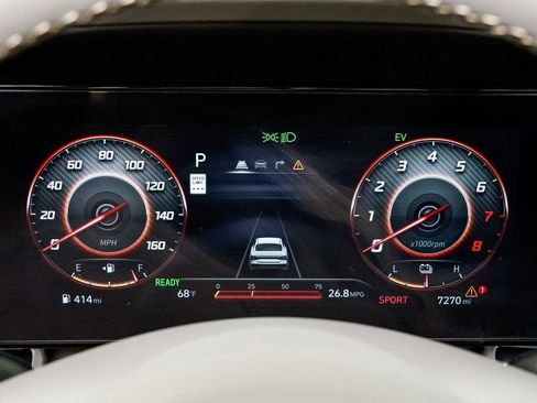 Used 2025 Hyundai Elantra SEL image 12