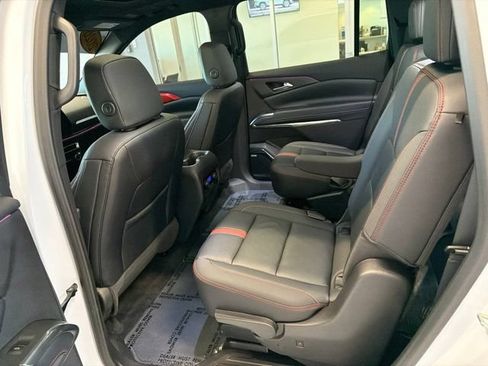 Used 2026 Chevrolet Traverse RS AWD/4WD image 19